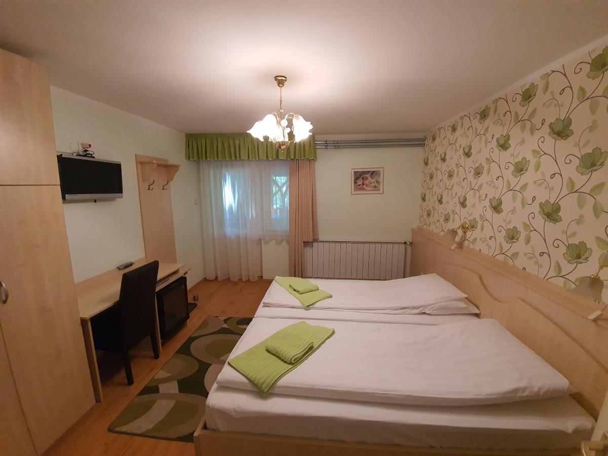 Platan Szallashely Hotel Sandorfalva Luaran gambar