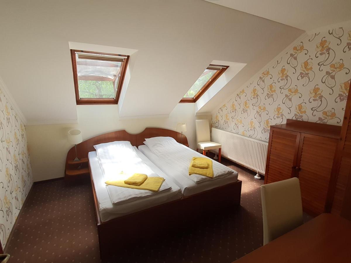 Platan Szallashely Hotel Sandorfalva Luaran gambar