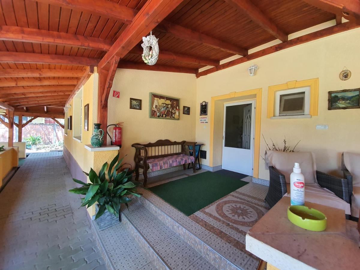 Platan Szallashely Hotel Sandorfalva Luaran gambar