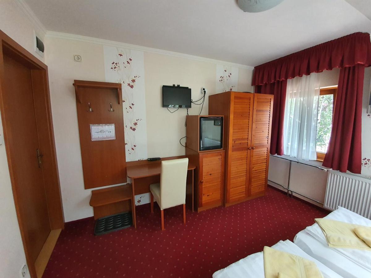 Platan Szallashely Hotel Sandorfalva Luaran gambar