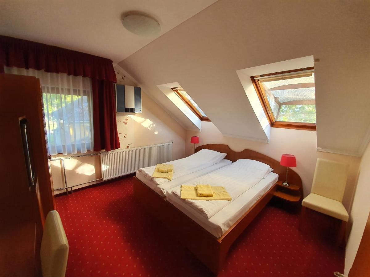 Platan Szallashely Hotel Sandorfalva Luaran gambar