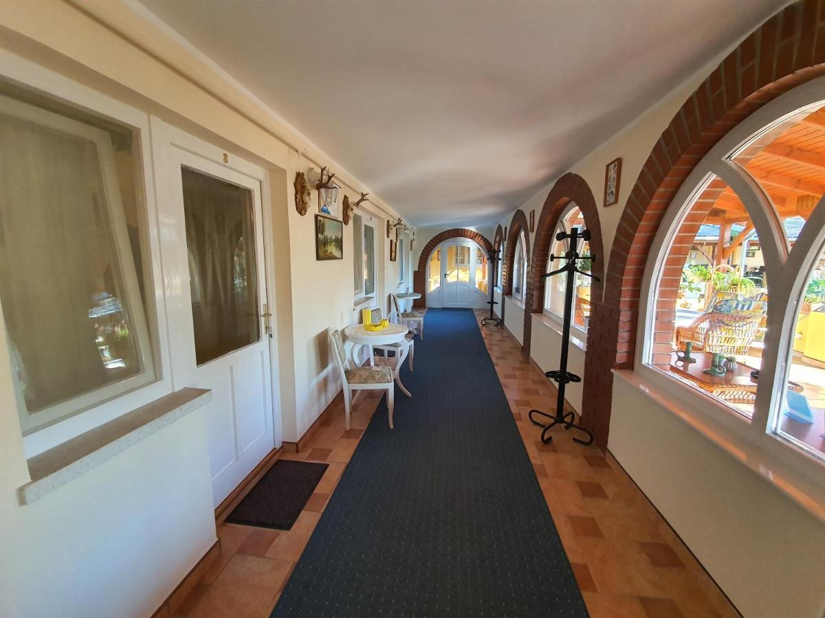 Platan Szallashely Hotel Sandorfalva Luaran gambar
