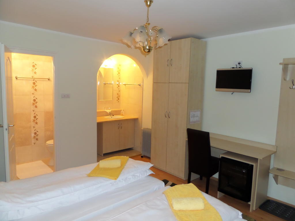 Platan Szallashely Hotel Sandorfalva Luaran gambar