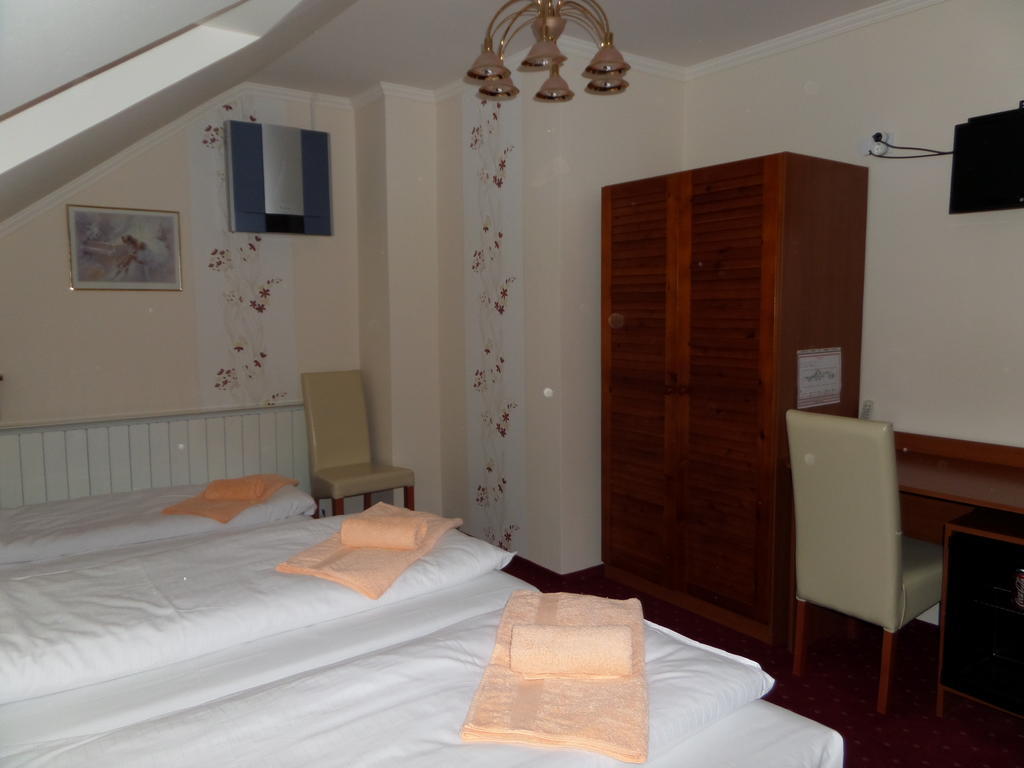 Platan Szallashely Hotel Sandorfalva Luaran gambar