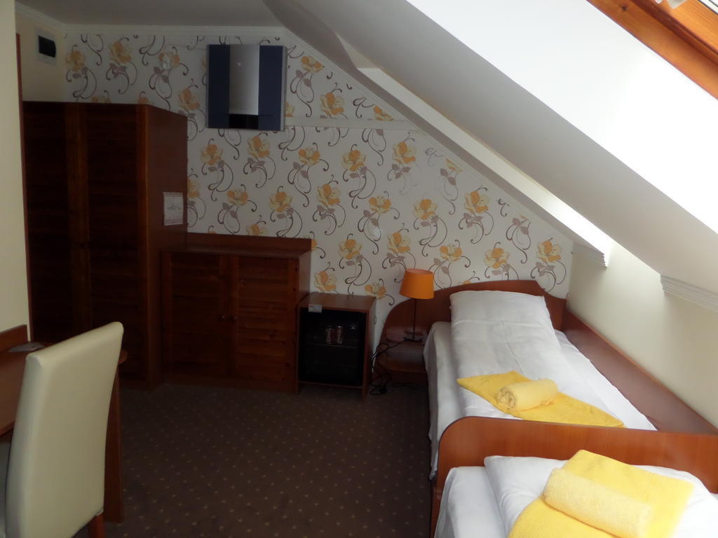 Platan Szallashely Hotel Sandorfalva Bilik gambar